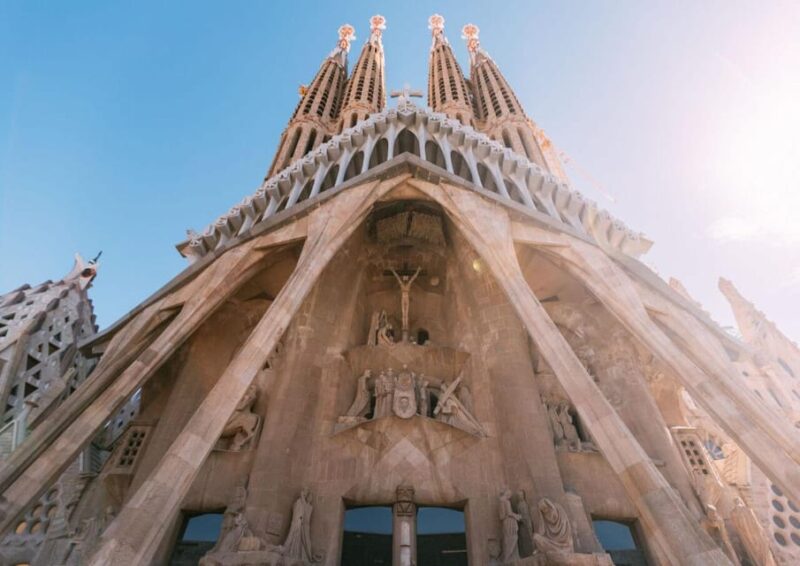 Barcelona Tour: Walking 2 Hours - Key Points