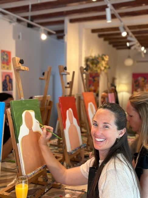 Barcelona: Vino, Pintura, Música y Diversión! Sip & Paint - Who Should Consider This Experience?