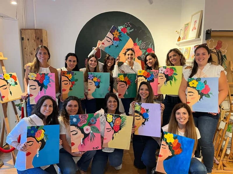Barcelona: Vino, Pintura, Música y Diversión! Sip & Paint - The Sum Up