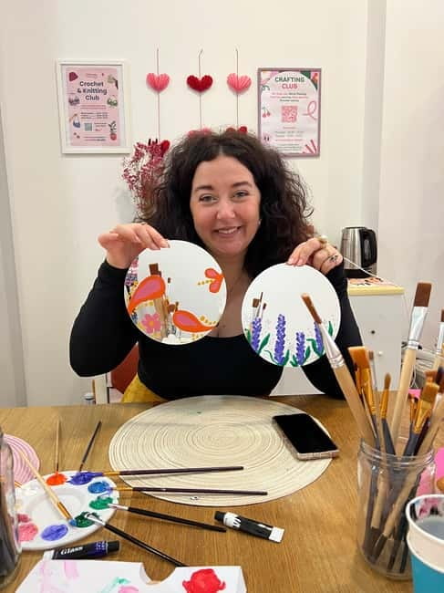 Barcelona: Women's Craft Night with Wine and Nibbles - Key Points: