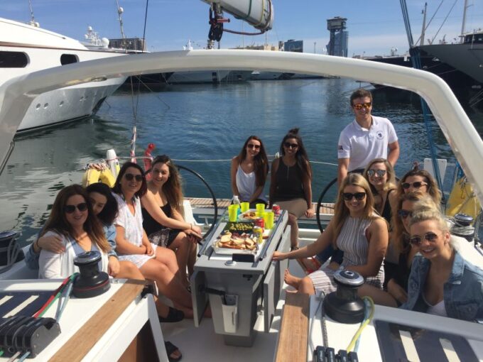 Barcelona:2 Hour Private Sail Inc Drinks & Snacks Onboard - Frequently Asked Questions