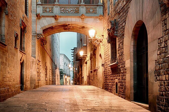 Barcelonas Shadows: A Tour of Mystery and History - A Thorough Breakdown of the Tour Experience