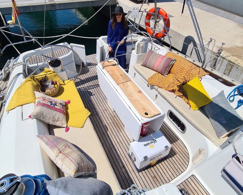 Barefoot: Private sailing cruise in Barcelona - The Sum Up