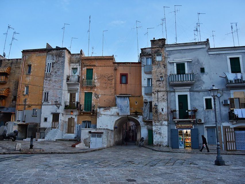 Bari: Norman-Swabian Castle Guided Tour - Highlights of the Castle