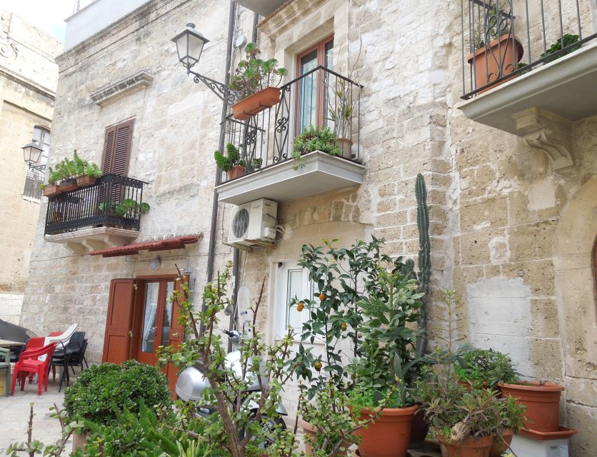Bari: Private Food and Walking Tour - Food Specialties to Taste