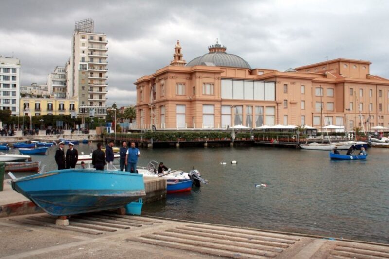 Bari: Private Walking Tour - The Scent of Focaccia and the Pulse of Local Life