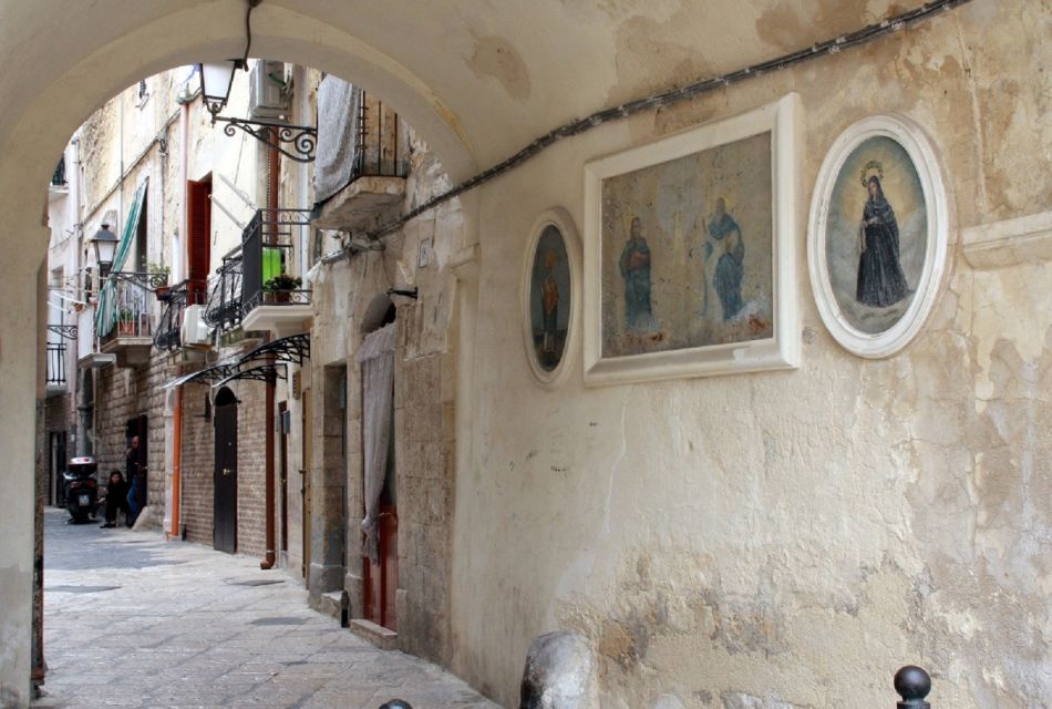 Bari: Private Walking Tour - Private Group Experience