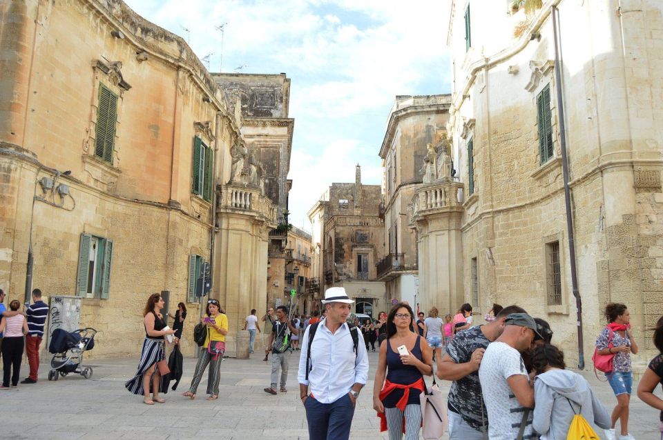 Baroque Lecce Revealed: A Cultural Walking Experience - Vibrant Piazzas and City Hubs