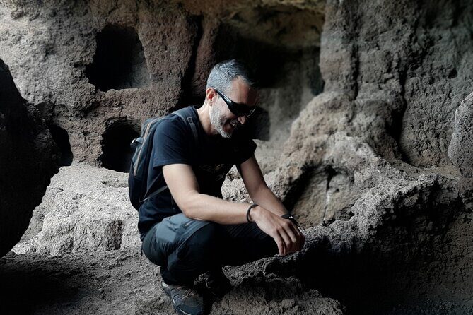 Barranco de las Vacas, caves & village by 2 native guides - Key Points