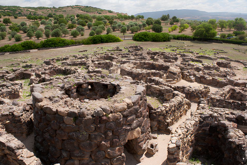 Barumini Tour: Su Nuraxi and Casa Zapata, Tickets Included - Guided Tours in English and Italian
