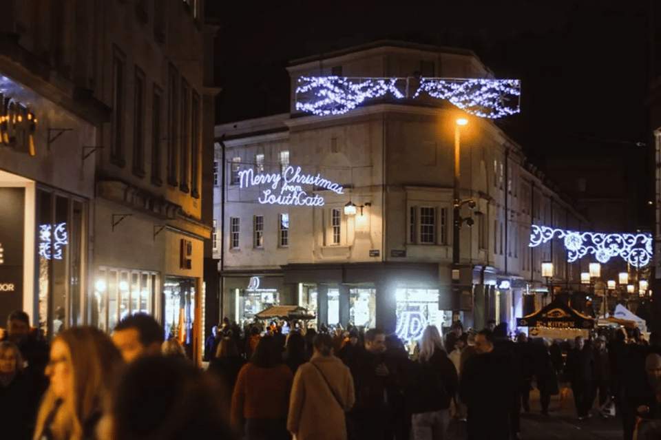 Bath: Christmas Market and City Highlights Walking Tour - A Closer Look at the Experience