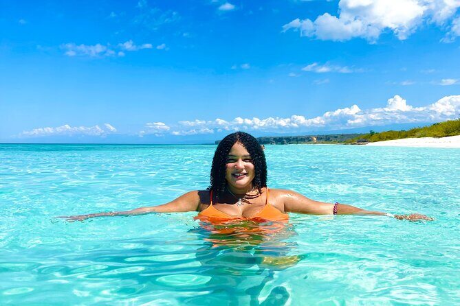 Bay of Eagles VIP : Full Day to Paradise From Santo Domingo - What’s Included and What’s Not