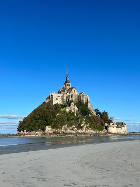 Bay of Mont Saint-Michel : Discovery And Quicksands - Admiring the Beauty of the Bay