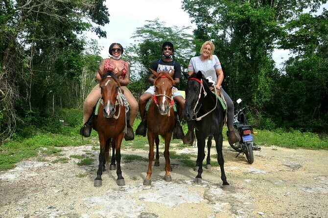 Bayahíbe Horseback Riding & River swimmig - An Adventure in Nature’s Playground