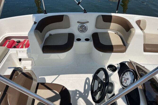 Bayliner Element 60HP Boat - Key Points