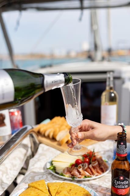 Beautiful Saling Trip Arounf Palma Bay and Sorroundings - Experience and Amenities