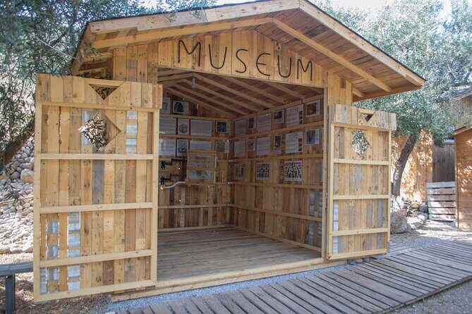 Beekeeping and Honey Stories in Itea - What Makes This Tour Special?