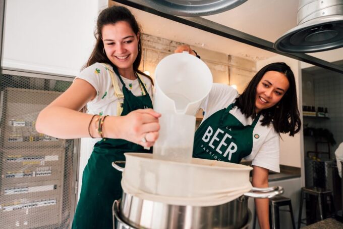 Beer-Brewing Discovery Workshop in the Center of Paris - Personalized Craft Beer Souvenir
