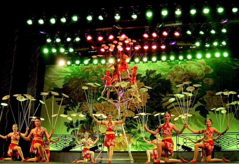 Beijing: Acrobatic Show With Peking Duck Dinner Private Tour - Pearl Market Shopping