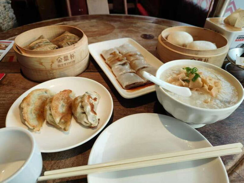 Beijing: Dim Sum Breakfast & Hutong History Tour - A Morning of Flavors and History in Beijing
