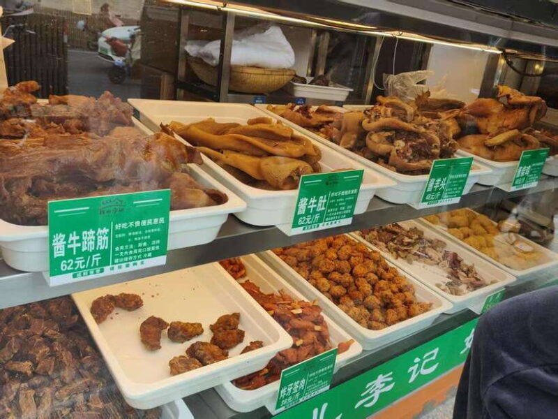 Beijing: Dim Sum Breakfast & Hutong History Tour - Practical Tips for Travelers
