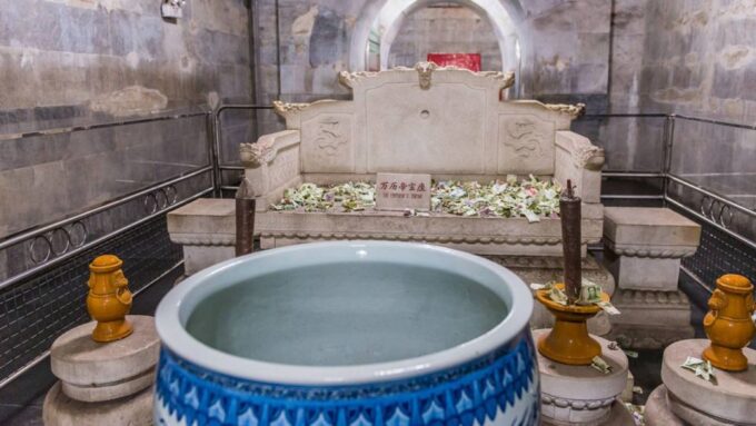 Beijing: Longqing Gorge, Ming Tombs & Lunch Private Day Tour - Included Services and Amenities