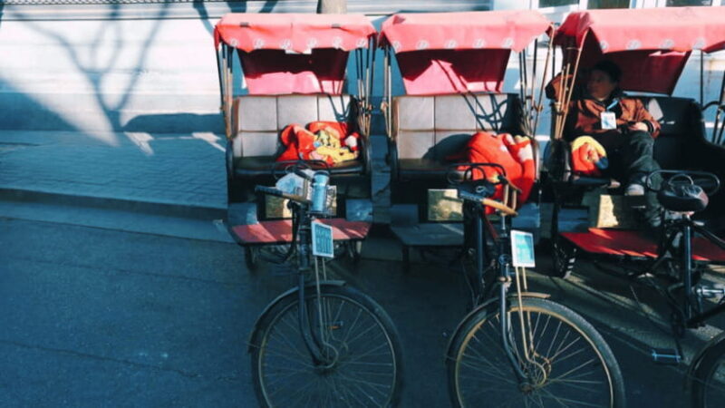 Beijing: Shichahai Hutong Tour by Cab on foot - Key Points