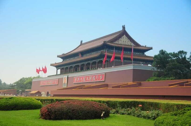 Beijing: Tiananmen Square Entry Registration - The Role of Guides and Reviews