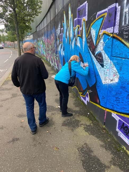 Belfast: Peacewall and Political History Black Taxi Cab Tour - FAQ