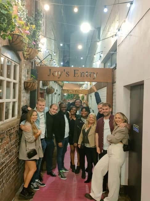 Belfast: Pub Crawl and Bar Walking Tour with Two Drinks - Key Points