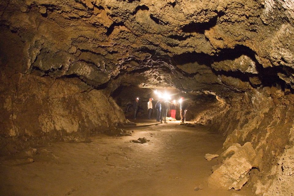 Bend: Starlight Cave Walking Tour With Dessert and a Drink - Exploring Fascinating Other-Worldly Cave Environments
