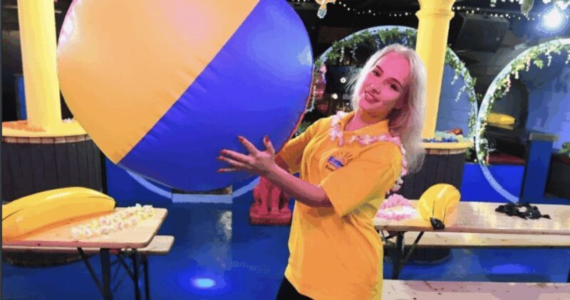 BENIDORM KARAOKE with Licky Vicky - Key Points
