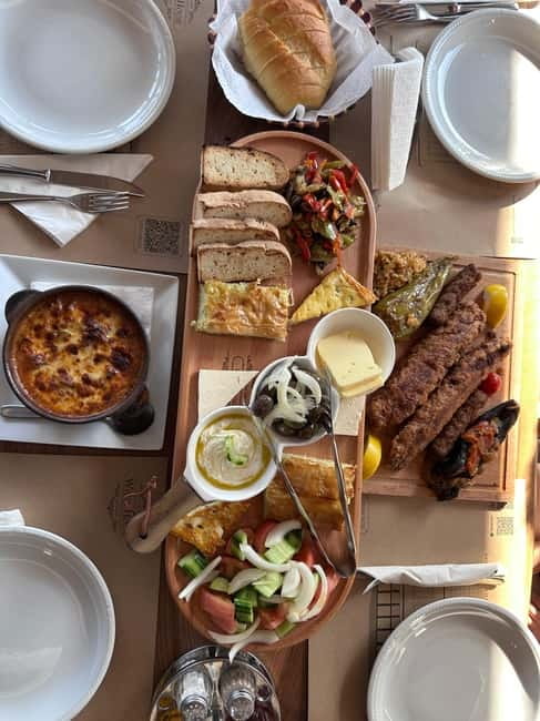 Berat City Center : Traditional Lunch/Dinner - Key Points