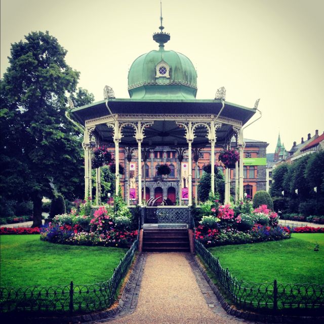 Bergen Discovery by Car - Exploring Bergens Architecture