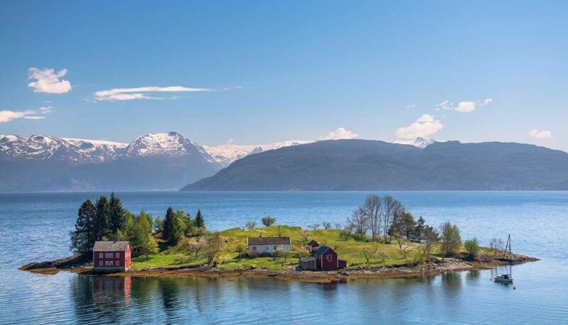 Bergen: Hardanger Fjord Cruise & Vøringsfossen Private Tour - Cruise Experience