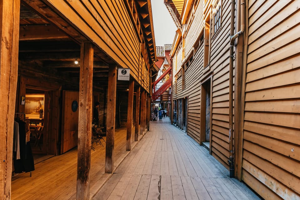 Bergen: Past & Present Small Group Guided Walking Tour - A Detailed Look at the Bergen Past & Present Walking Tour