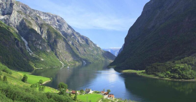 Bergen: Private Day Tour, Nærøyfjord Cruise and Flåm Railway - Authenticity and Reviews: What Travelers Say