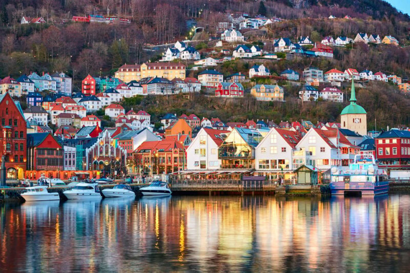 Bergen: Sightseeing Walking Tour with Ferry Ride - Discovering Bergen: An Engaging Introduction