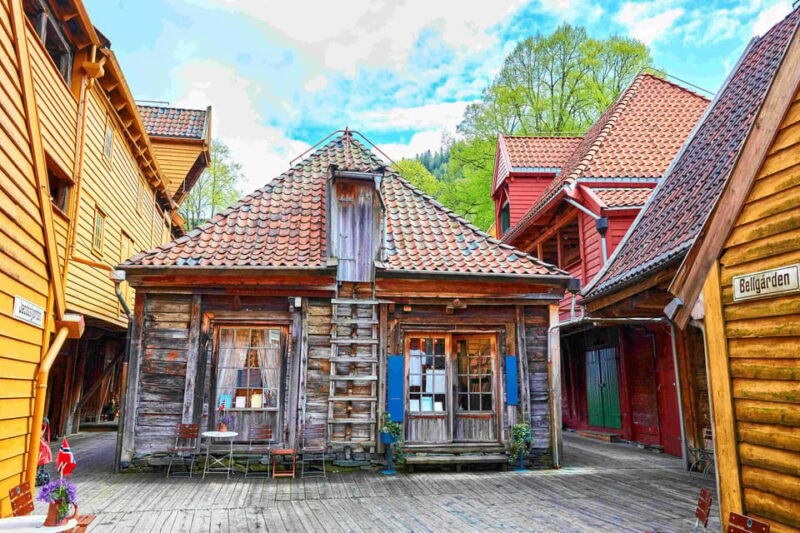 Bergen: Sightseeing Walking Tour with Ferry Ride - Itinerary Breakdown