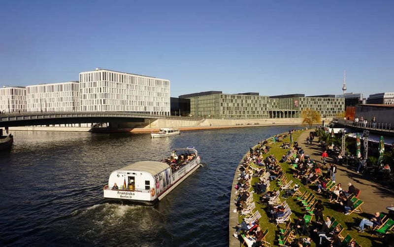 Berlin: 1-Hour Boat Tour with Bilingual Live Guide - Key Points