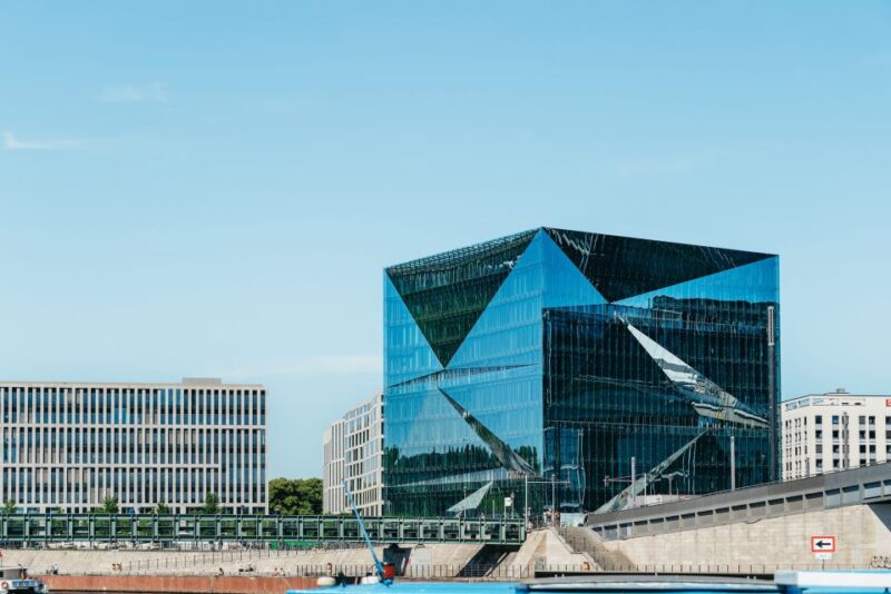 Berlin: 1-Hour City Tour by Boat With Guaranteed Seating - Key Points