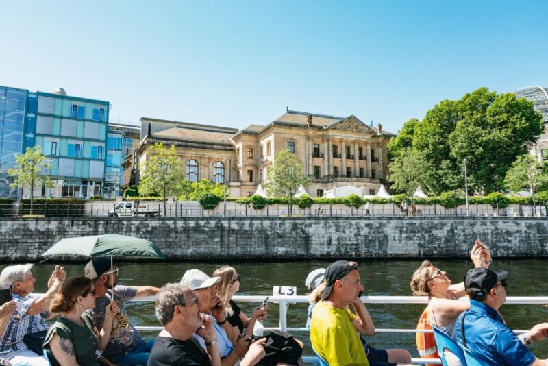 Berlin: 1-Hour City Tour by Boat With Guaranteed Seating - Experience Highlights