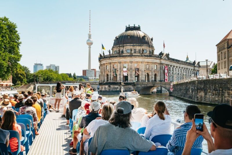 Berlin: 1-Hour City Tour by Boat With Guaranteed Seating - Meeting Points