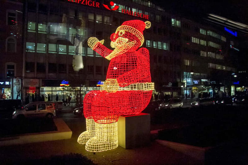 Berlin: 2-Hour Christmas Lights Bus Tour incl. Mulled Wine - Who Should Consider This Tour?