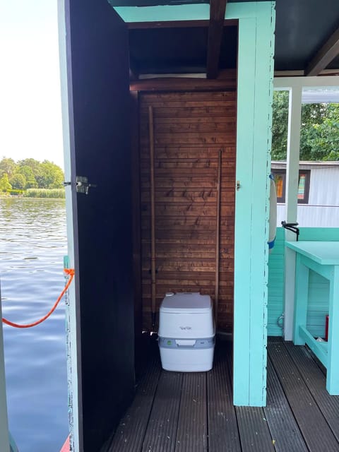 Berlin: Bahamas Raft Boat Rental - An Overview of the Experience
