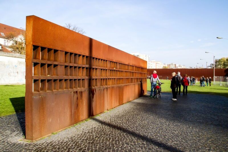 Berlin: Berlin Wall Tour Berlin East West - A Closer Look at the Tour Itinerary  