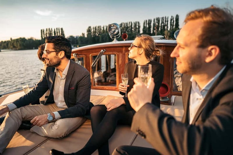 Berlin: Boat Sightseeing Tour on Electric Motor Yacht - Practical Details and Tips