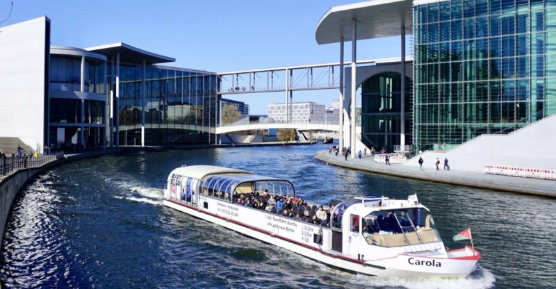 Berlin: Boat Tour With Tour Guide - Key Points