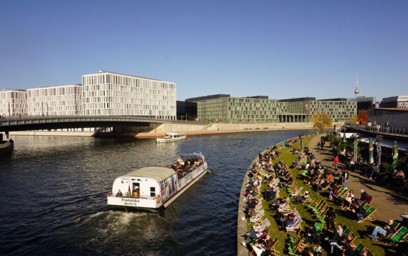 Berlin: Boat Tour With Tour Guide - Itinerary and Highlights