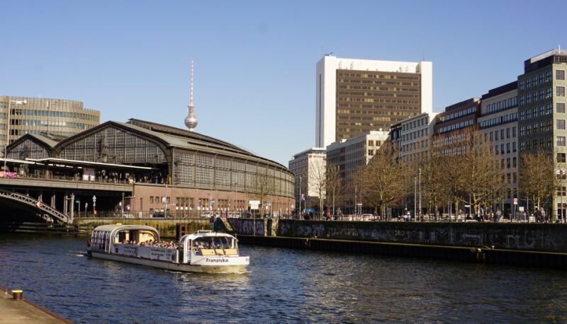 Berlin: Boat Tour With Tour Guide - Tips for an Enjoyable Tour